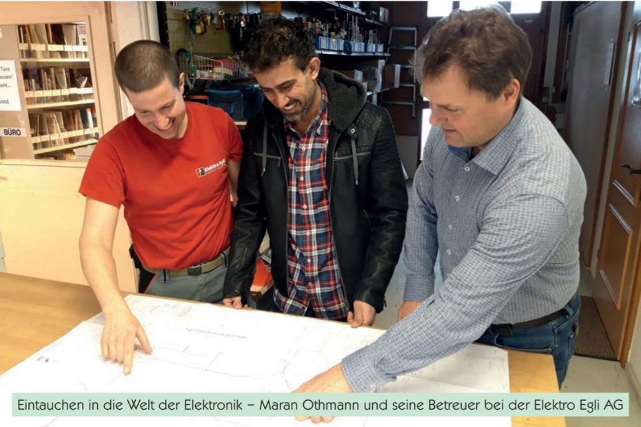 Marhan Othmann, Matthias Bächtiger und Manuel Egli studieren Plan